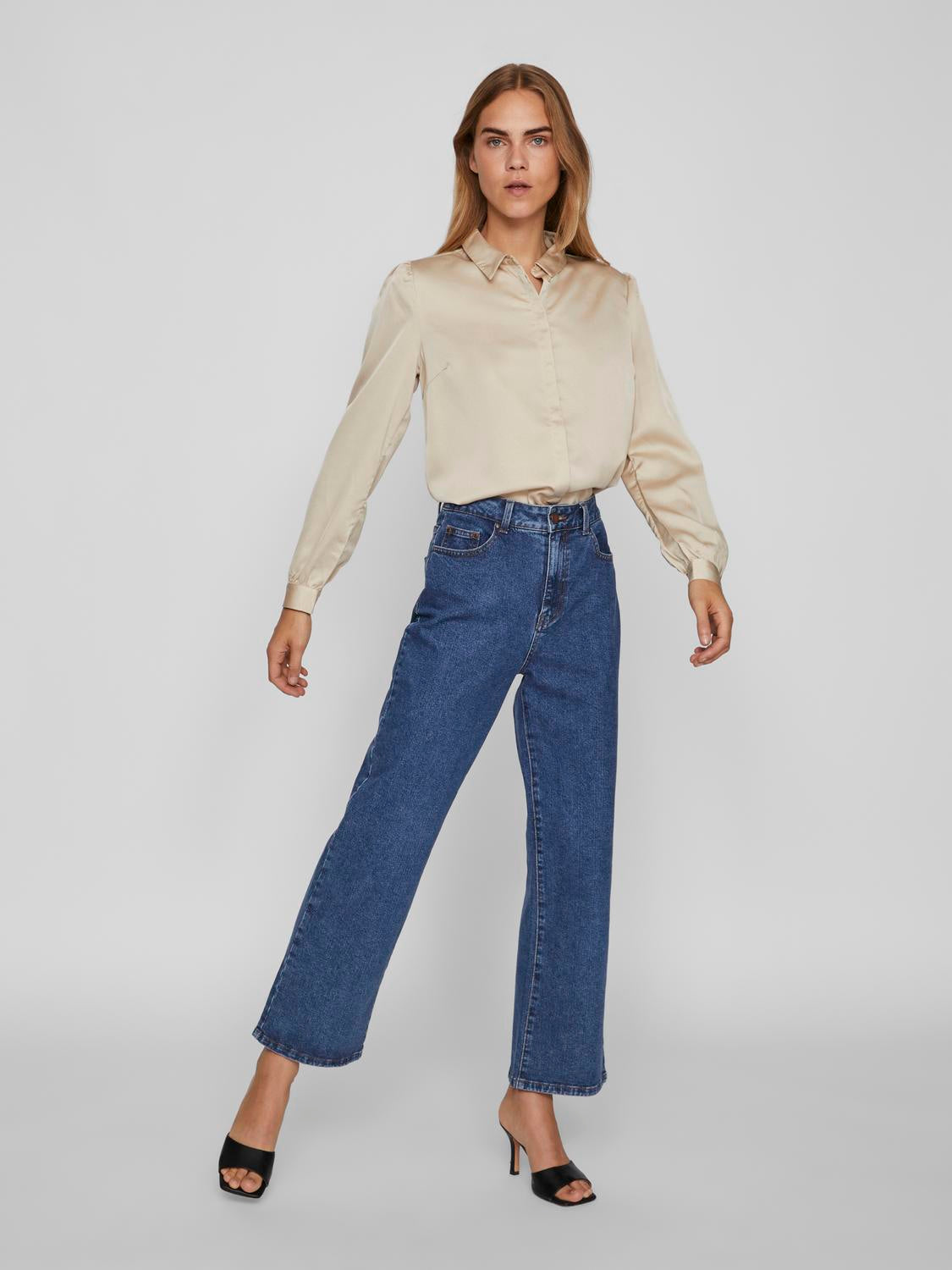 model_shot-front_full